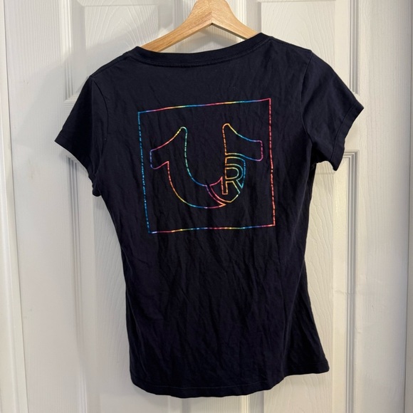 NWOT True Religion Pride Logo V Tee - Picture 4 of 6